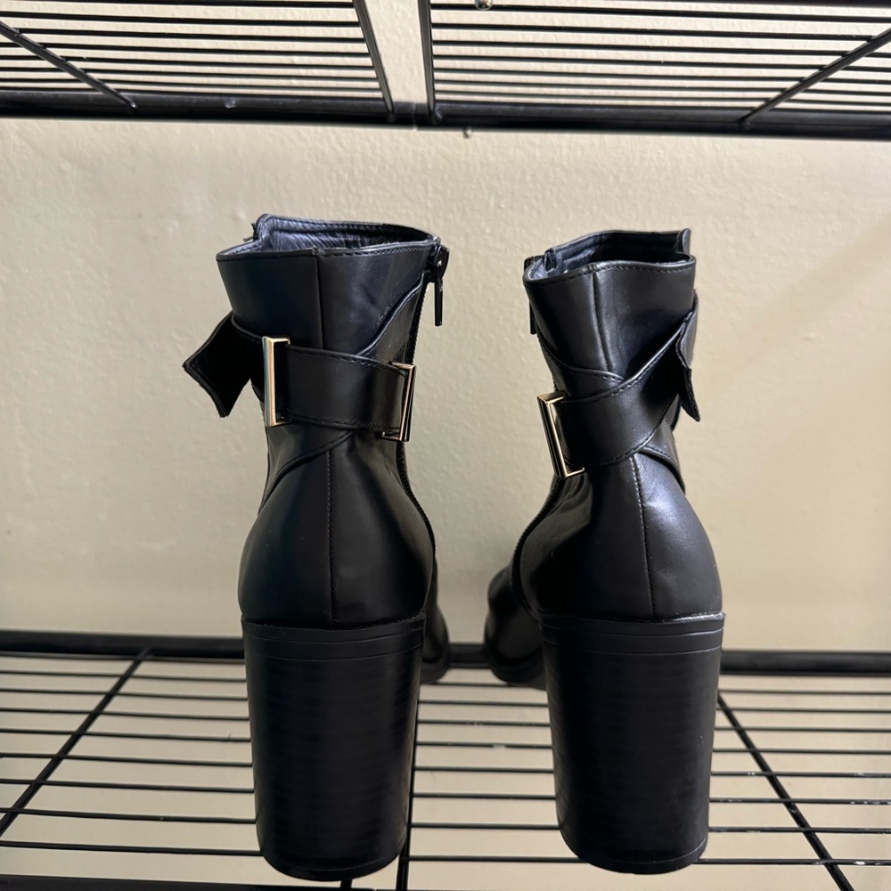 WOMENS HIGH HERL BOOTS SIZE 9